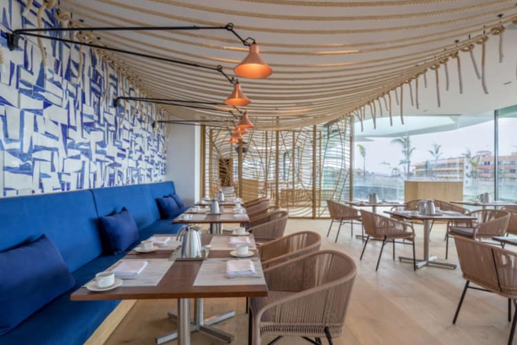 Nao Buffet seating